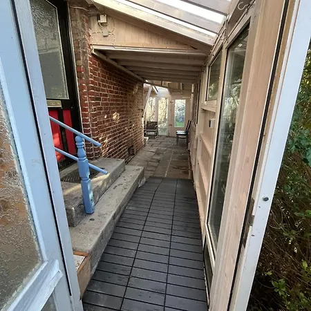 Apartment Geraeumige 2-zimmer Monteurunterkunft Mit Garten Und Ueberdachter Terrasse Kiel