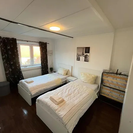 Geraeumige 2-zimmer Monteurunterkunft Mit Garten Und Ueberdachter Terrasse Kiel