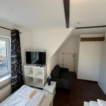 Geraeumige 2-zimmer Monteurunterkunft Mit Garten Und Ueberdachter Terrasse Daire *