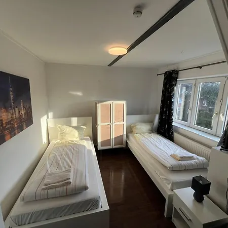 Geraeumige 2-zimmer Monteurunterkunft Mit Garten Und Ueberdachter Terrasse * Kiel